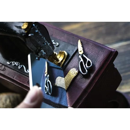 Glue stick, glue bar